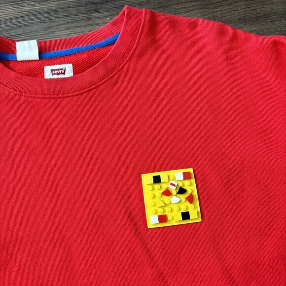 Lego x Levis Sweatshirt Men’s Sz Large Red Long Sleeve Pullover Brick Patch - Picture 2 of 9